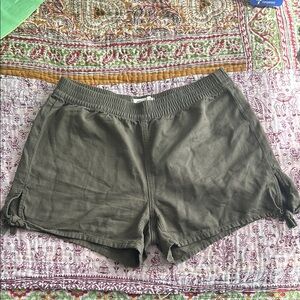 Madewell pull on High Waist Green Shorts